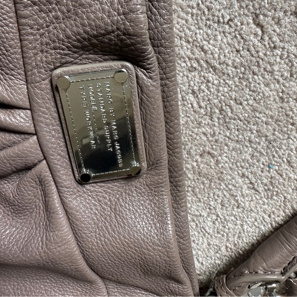 Marc Jacobs- Q Hellier Hobo Bag - Picture 3 of 5